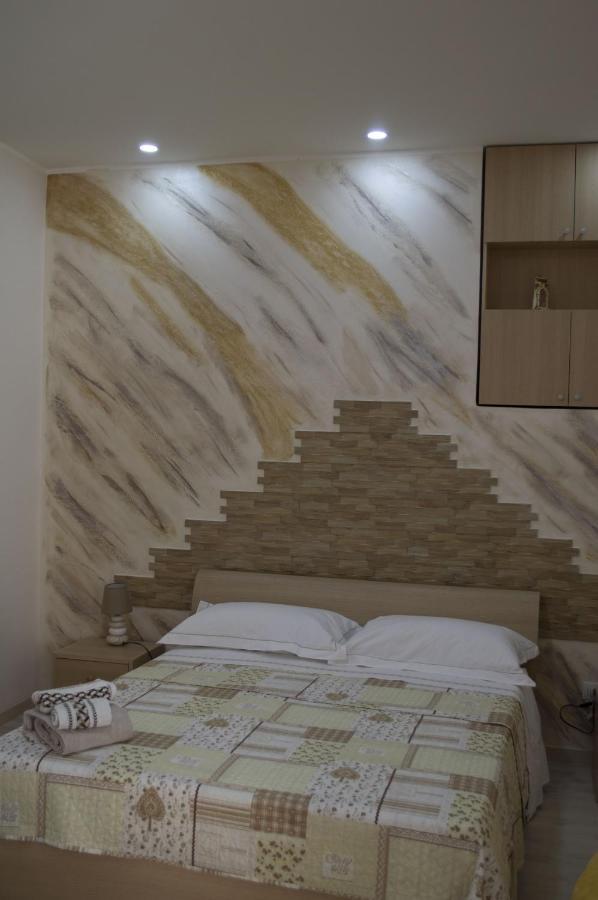 Bed And Breakfast La Volpe Rossa Regalbuto Dış mekan fotoğraf